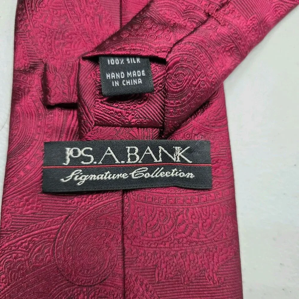 Jos A Bank Signature Collection Mens Neck Tie Burgundy Paisley Pattern 100% Silk